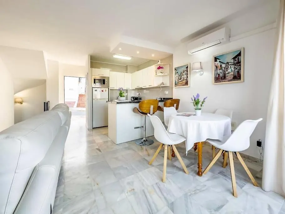 97-Townhouse With Roof Terrace & Views, Marbella Apartment