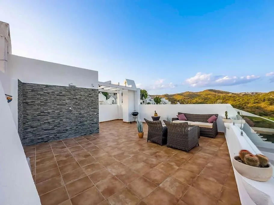 97-Townhouse With Roof Terrace & Views, Marbella Apartment