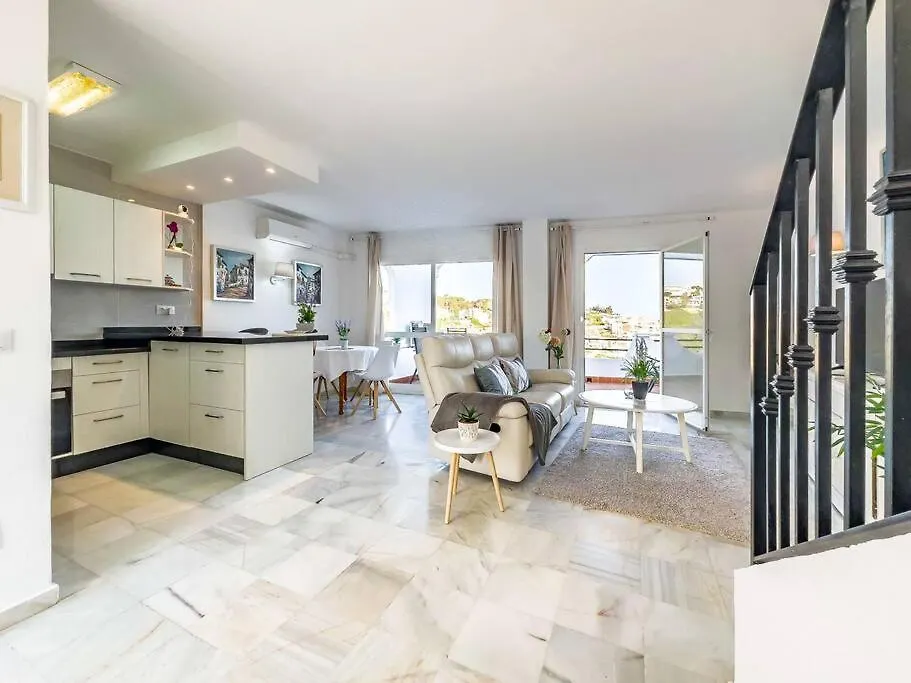 97-Townhouse With Roof Terrace & Views, Marbella Apartment