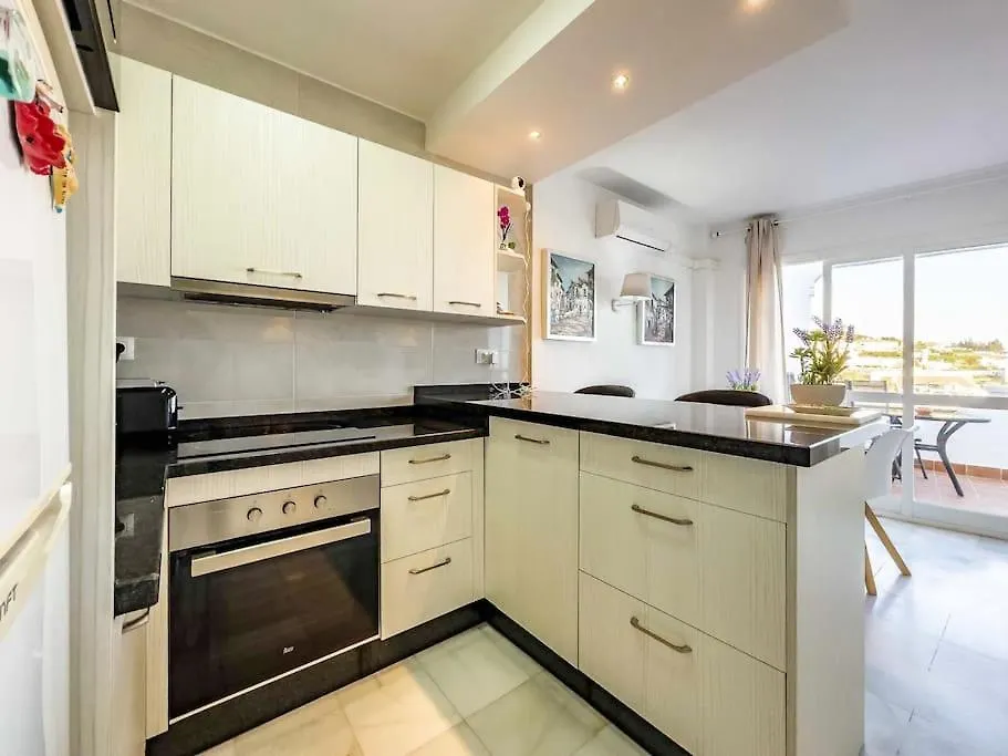 97-Townhouse With Roof Terrace & Views, Marbella Apartment