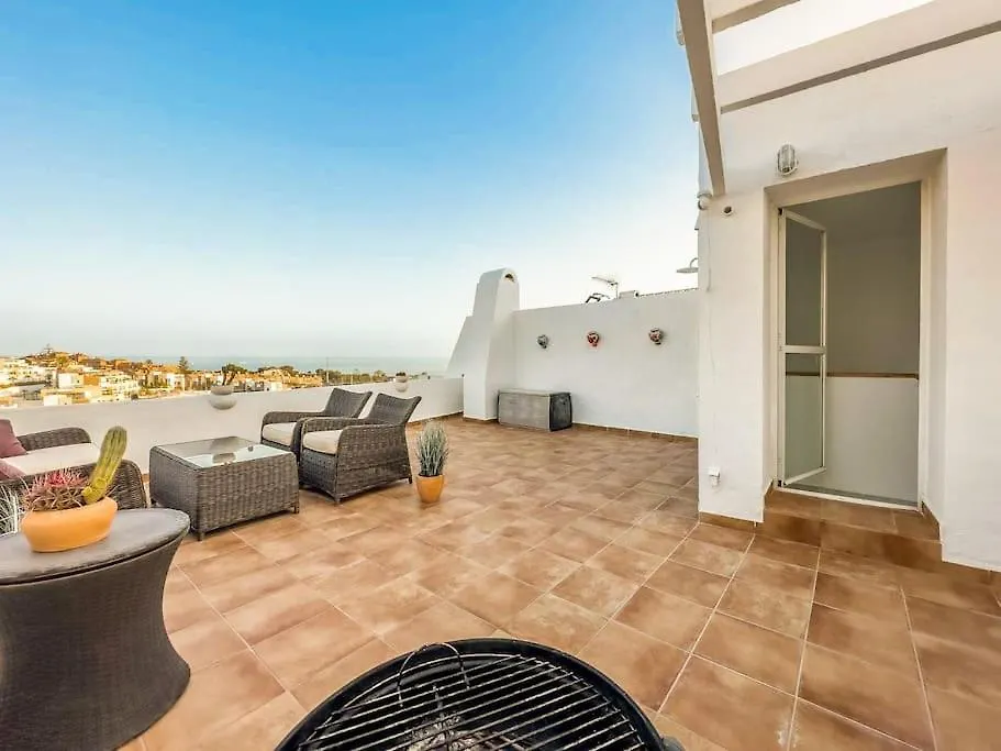 97-Townhouse With Roof Terrace & Views, Marbella Apartment