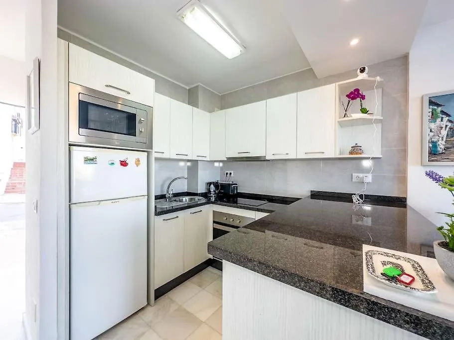 Apartmán 97-Townhouse With Roof Terrace & Views, Marbella