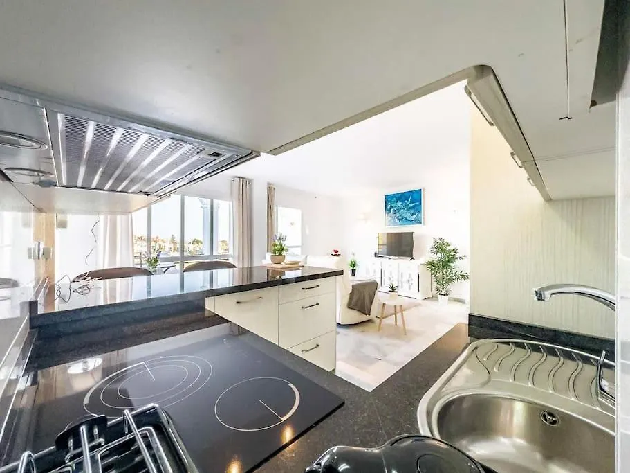 Apartmán 97-Townhouse With Roof Terrace & Views, Marbella