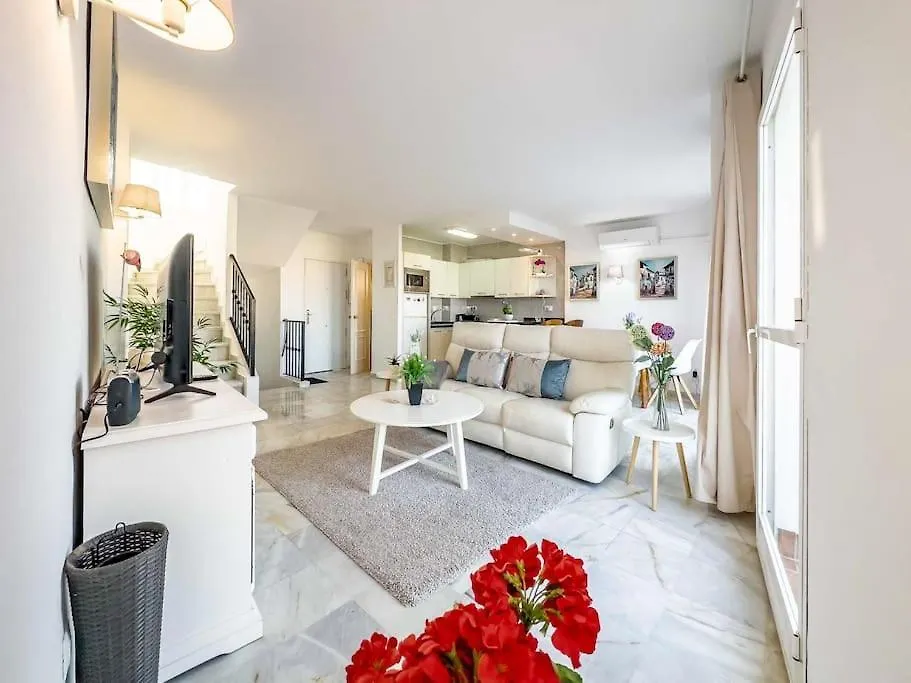 97-Townhouse With Roof Terrace & Views, Marbella Apartment